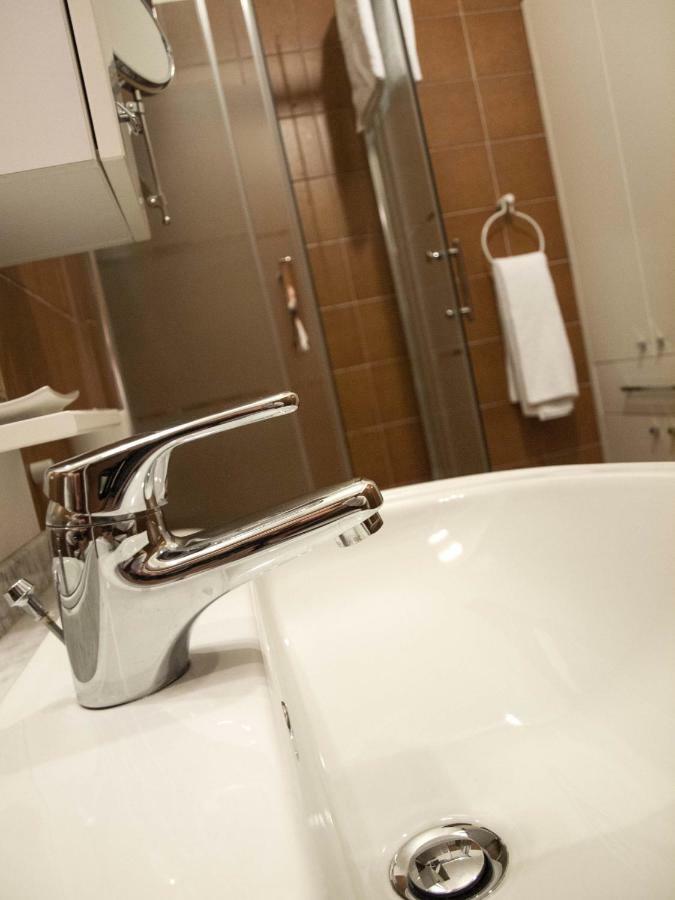 Casa Marina - Appartamento Nel Residence Di نيسّو المظهر الخارجي الصورة